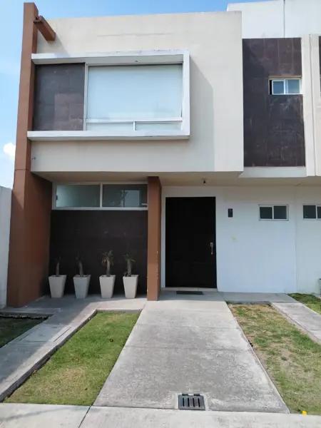 CASA EN VENTA EN PASEO ARBOLEDA CASA EN VENTA EN PASEO ARBOLEDA