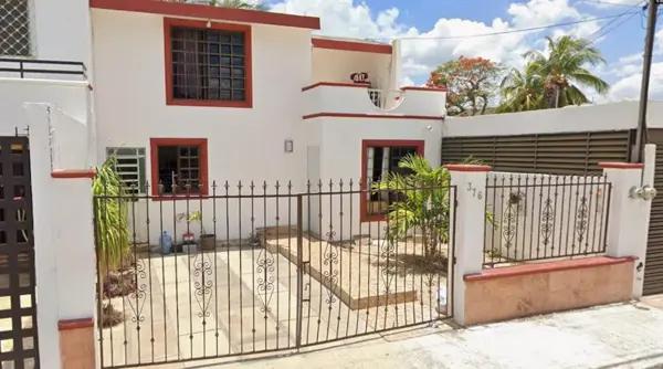 "Casa en Venta en Jardines de Pensiones: A Pasos de Hospitales y Centros Comerciales"