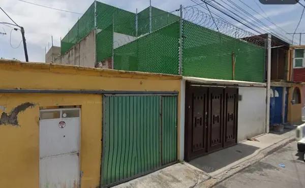 "Casa en Venta en Ramos Millán: ¡A Pasos de Viaducto y Foro Sol!"