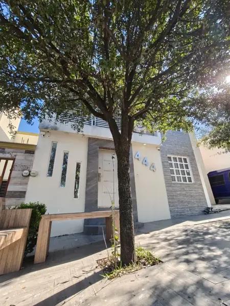 Casa remodelada en venta en Arcadia