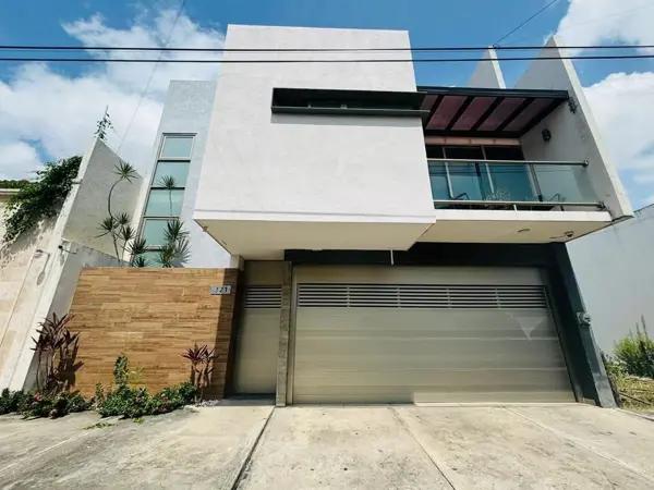 VENDO CASA EN BOCA DEL RIO CERCA DE WALMART Y PLAZA MOCAMBO