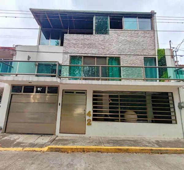 VENDO CASA EN XALAPA, CERCA DE PLAZAS, PARQUES ETC