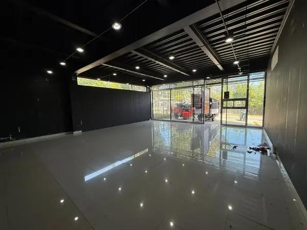 RENTO LOCAL COMERCIAL CERCA DE WALMART DE ARCO SUR