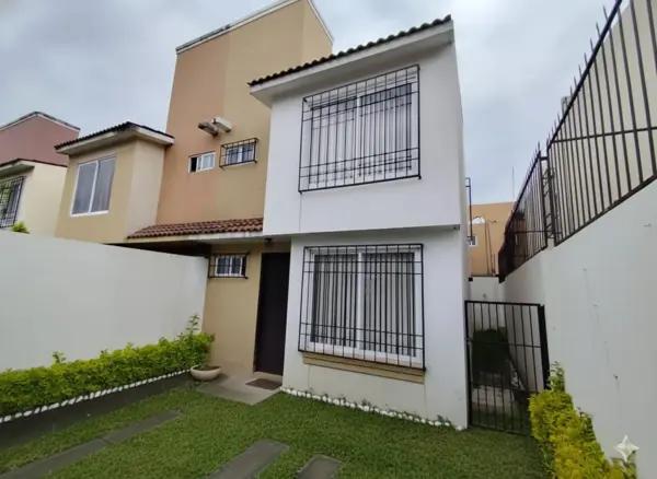 Casa en Venta en Las Misiones, Toluca: Oportunidad Residencial
