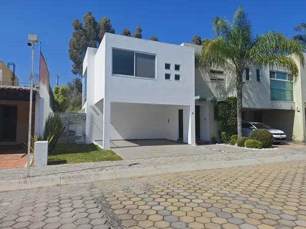 Casa en Venta en Zona Recta a Cholula UDLAP, Excelente Opción Premium, Ubicación Privilegiada