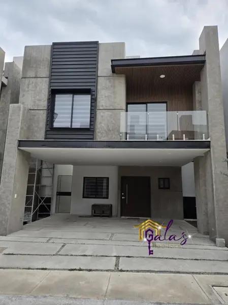 REESTRENA, CASA CON BAÑO COMPLETO EN CADA HABITACIÓN