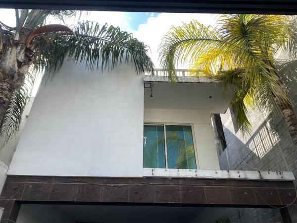 CASA CON ALBERCA EN VENTA EN TAMPIQUITO, SAN PEDRO GARZA GARCIA
