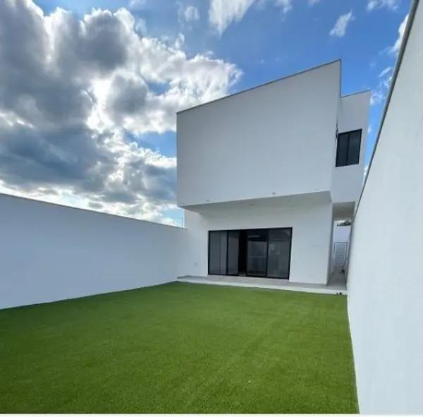 Casa en Venta en Altares Residencial, Carretera Nacional Casa en Venta en Altares Residencial, Carretera Nacional