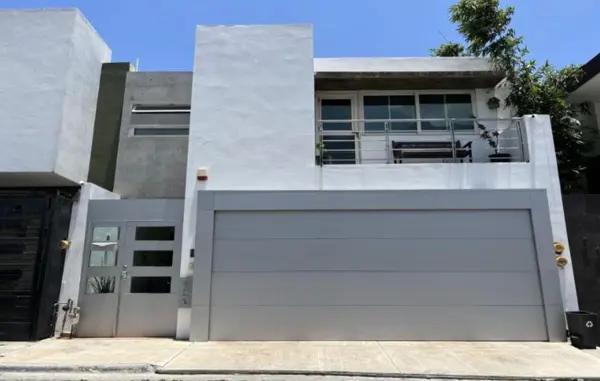 CASA EN VENTA EN CUMBRES ELITE