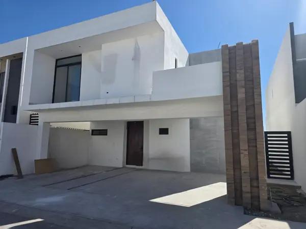 Casa en Villas del Renacimiento, Torreón con recámara en planta baja y jardín amplio Casa en Villas del Renacimiento, Torreón con recámara en planta baja y jardín amplio