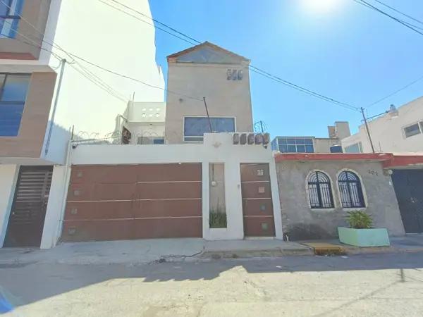 ¡VIVIENDA EN VENTA, CON AMPLIOS ESPACIOS!