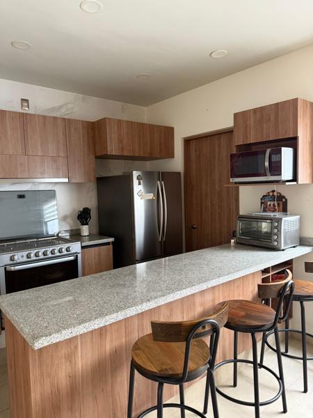 Departamento en Venta en El Condado, Corregidora: Amplio Espacio con Amenidades