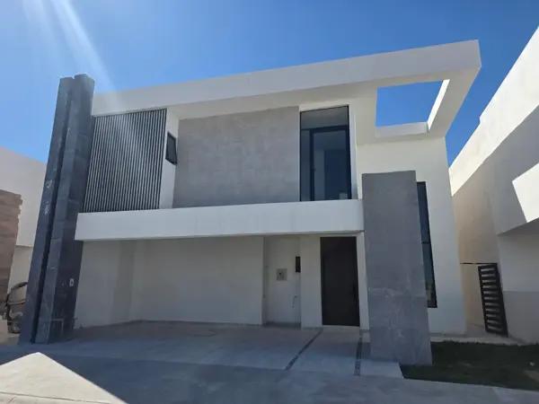 Casa en venta en Villas del Renacimiento, Torreón con amplios espacios Casa en venta en Villas del Renacimiento, Torreón con amplios espacios