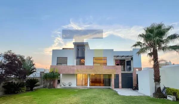 Casa en Venta en Parque Victoria, Lomas de Angelópolis II – 420 m² con Jardín de 180 m²