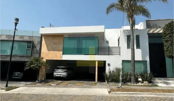 Casa en Venta en Lomas de Angelópolis I Clúster 999 4 Recámaras con Jardín y Jacuzzi Casa en Venta en Lomas de Angelópolis I Clúster 999 4 Recámaras con Jardín y Jacuzzi