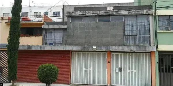 Casa en Venta con jardín y 4 estacionamientos en Viaducto Piedad Iztacalco 4 recámaras