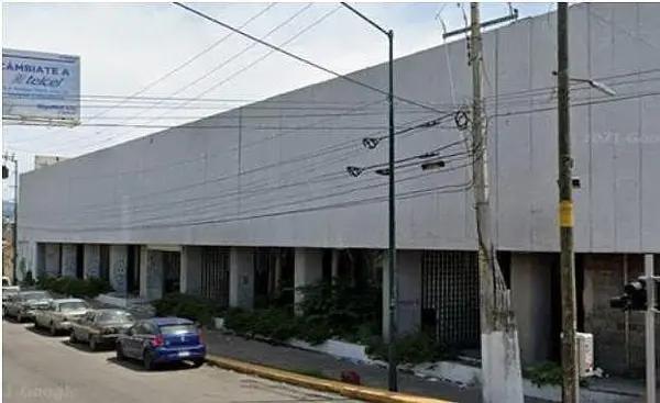 Edificio Comercial en Fraccionamiento Hornos