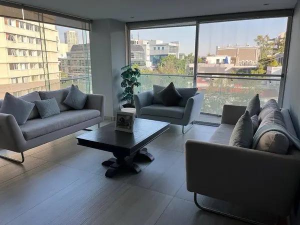 Venta departamento con balcón Lomas de Chapultepec 200m