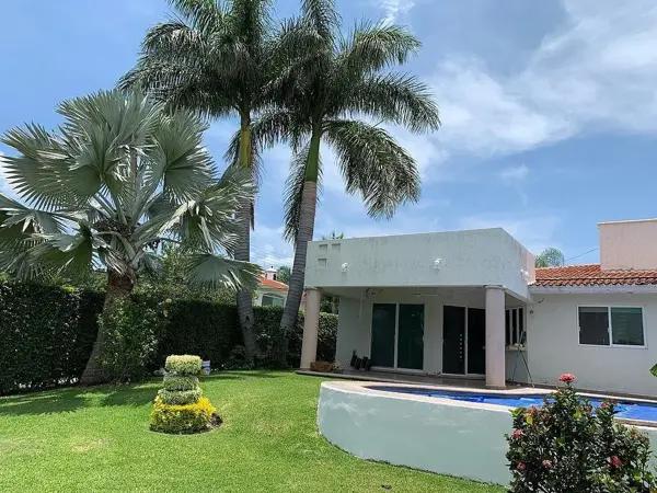Casa en Fraccionamiento Lomas de Cocoyoc alberca jardin 3 recamaras