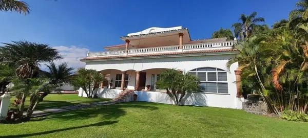Casa - Fraccionamiento Lomas de Cocoyoc venta seguridad