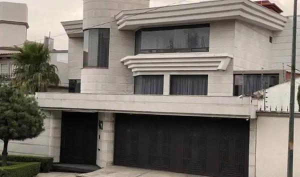 CASA EN VENTA EN BOSQUES DE LAS LOMAS