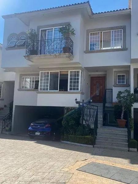 Venta casa Interlomas jardín 3 recamaras salón de juegos vigilancia