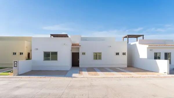 Casa en Venta en El Centenario con Casa Club Privada y Exclusiva Alberca Techada