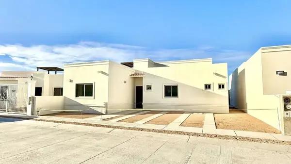 Casa en Venta en El Centenario con Casa Club y Asador