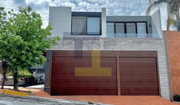 Residencia de Lujo en La Concepción con Sótano Social, Jardín de 90 m² y Doble Altura Residencia de Lujo en La Concepción con Sótano Social, Jardín de 90 m² y Doble Altura