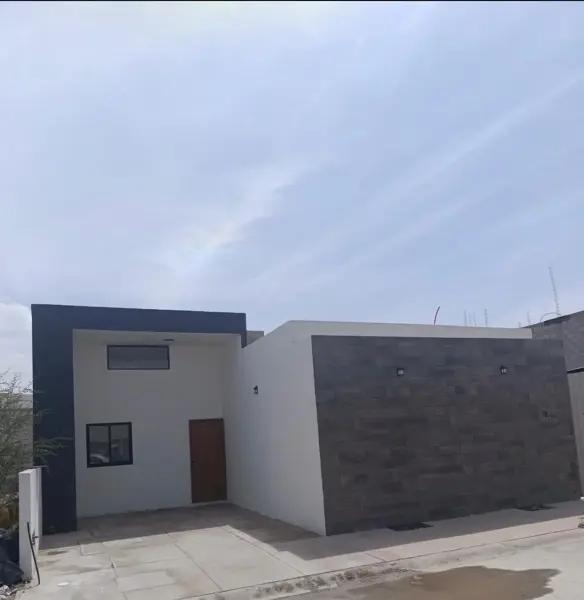 Casa en Los Olivos, Gómez Palacio: Venta en Comunidad Cerrada con Seguridad