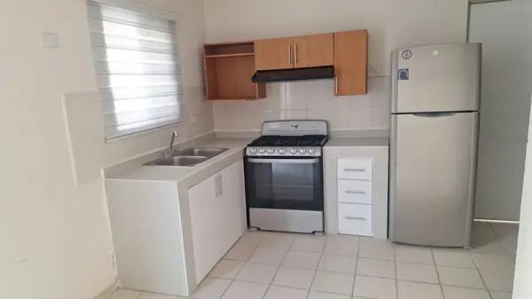 CASA EN RENTA  SEMIEQUIPADA  EN EL FRACC. PRIVADO PUERTA DE ÀNAHUAC, ESCOBEDO