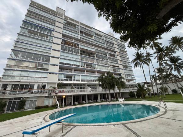 Departamento en Venta en Condominio Los Cocos con Acceso Privado a Playa, Acapulco