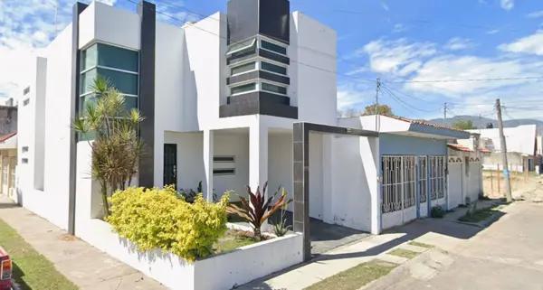 CASA EN VENTA EN LAGOS DEL COUNTRY, TEPIC, NAYARIT.