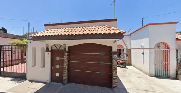 CASA EN VENTA EN MORELOS, TEPIC, NAYARIT.