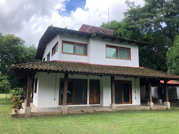 Casa de Descanso en Venta en Tuxtla Chico Chiapas con Amplio Terreno