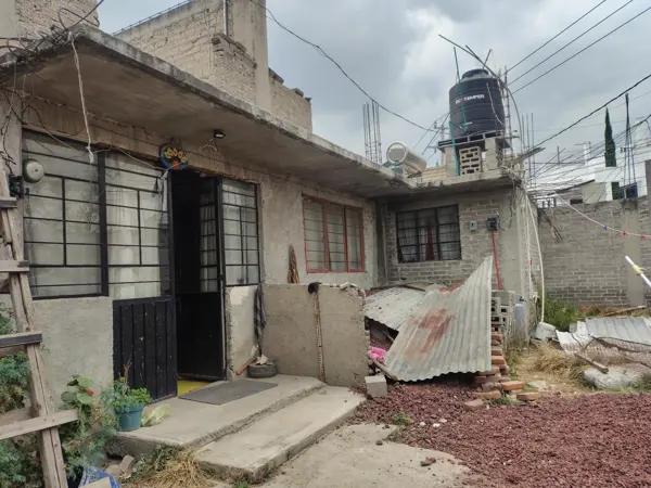 Casa en venta en Tepetlaoxtoc con cocina integral y cuarto de almacenamiento