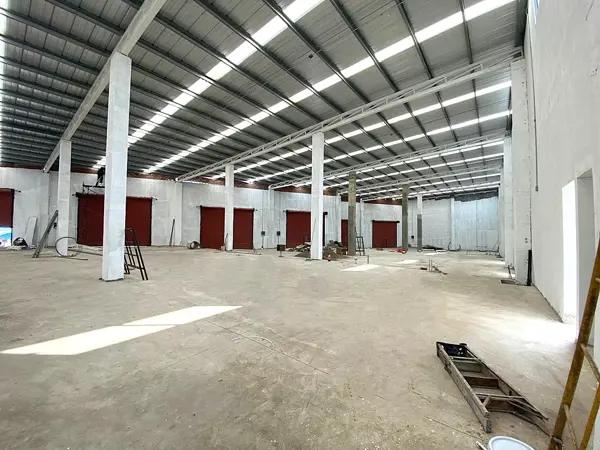 Local Comercial en Renta, lado sombra, altura interior 7m, calle alto trafico vehicular,Boca del Rio