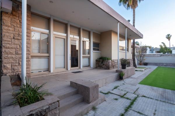 Residencia de Lujo con Extenso Jardín en Venta – Torreón Jardín, Coahuila