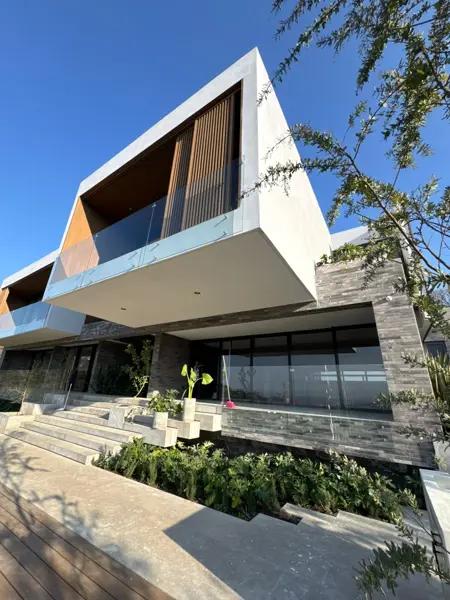nueva luxury esclusiva