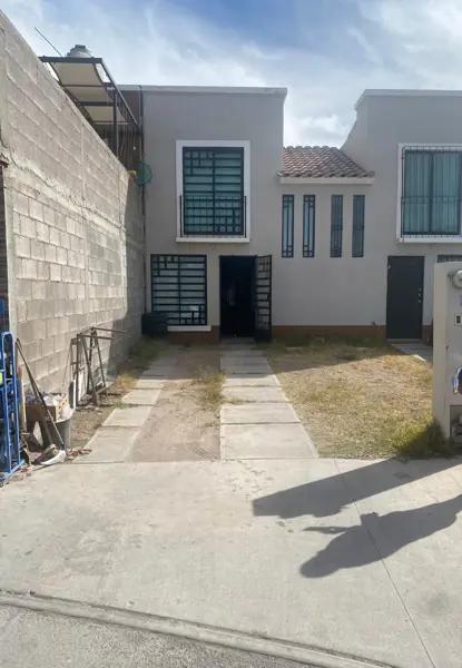 Bonita Casa en Fracc. El Toro (En Privada)