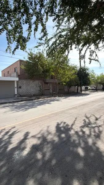 PROPIEDAD EN TORREÓN JARDIN, MÁS DE 550 M2 PARA PERSONALIZAR