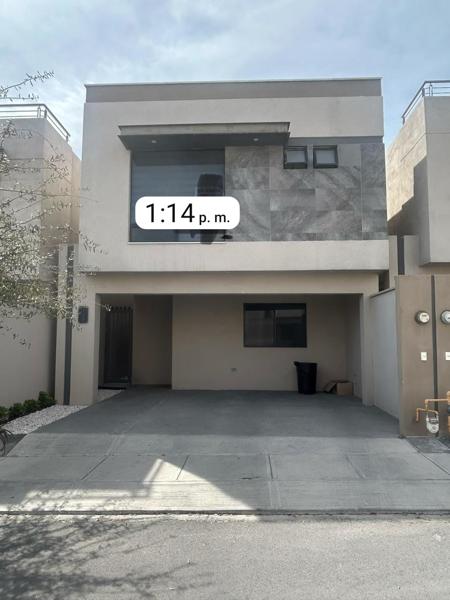 Casa en Venta en Fraccionamiento Cerradas Sole, excelentes amenidades como alberca, casa club, etc