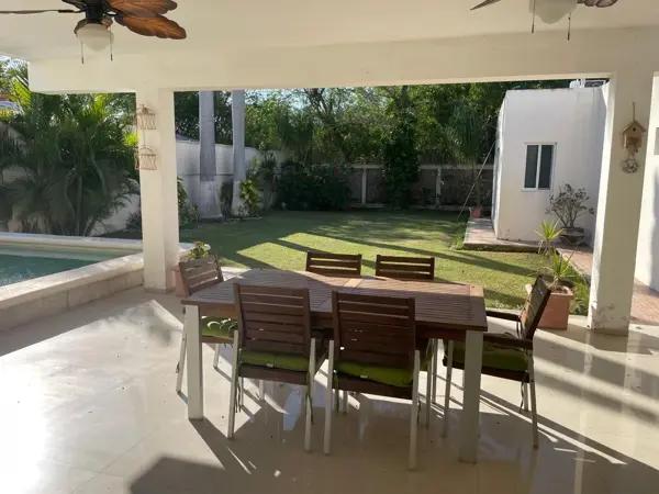 CASA AMUEBLADA DE UNA PLANTA EN RENTA EN EL CLUB DE GOLF LA CEIBA, MERIDA, YUCATAN