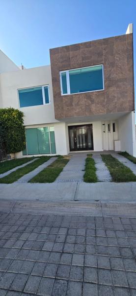 renta de casa en zona plateada