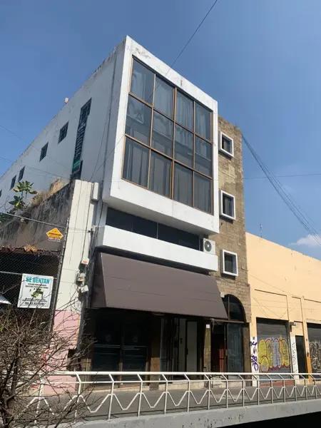 Edificio Comercial en Centro de Guadalajara con Amplios Espacios