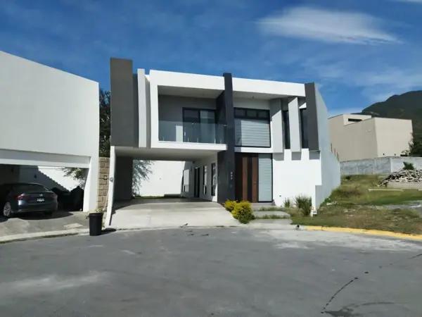 Casa en venta en El Uro en Monterrey