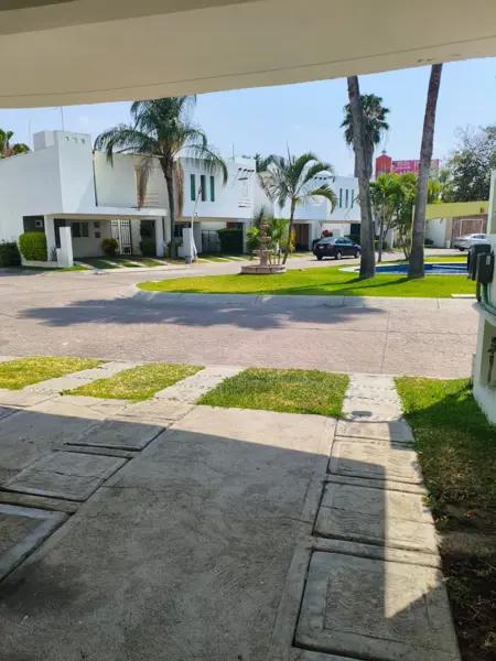 Casa en Renta con Alberca Comun