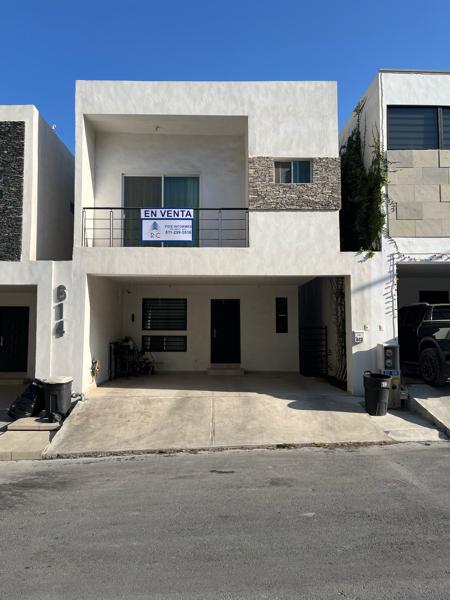 Exclusiva Residencia de 3 Niveles en Misión de Santa Catarina (4to Sector)