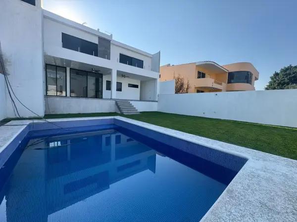 Casa con jardín, alberca, terraza y vigilancia en Burgos