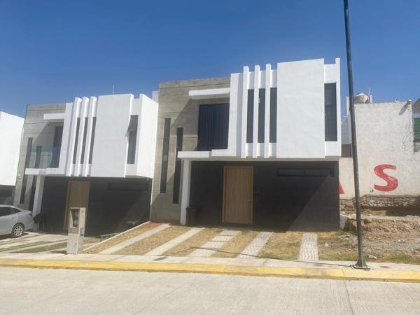CASA EN VENTA EN PASEO DE LAS REINAS CASA EN VENTA EN PASEO DE LAS REINAS